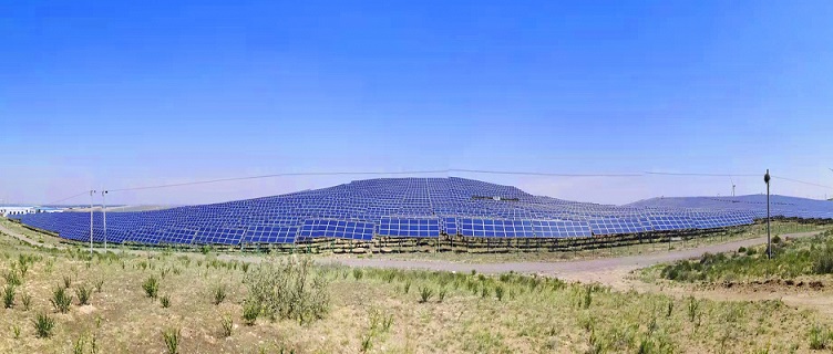 要闻 | 持续发力碳中和 东旭蓝天建在荒漠上的风电和光伏电站正在把黄沙赤日变成蓝海绿洲
